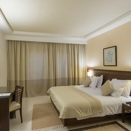Le Corail Suites Hotel Tunis Exterior foto